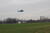Olafs BGS-Heli schwebt über Sandabwurf Platz