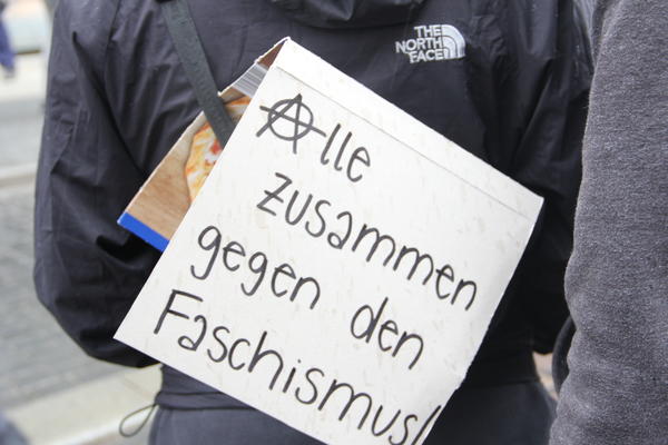 symbolbild von gegen afd demo 2.5.20