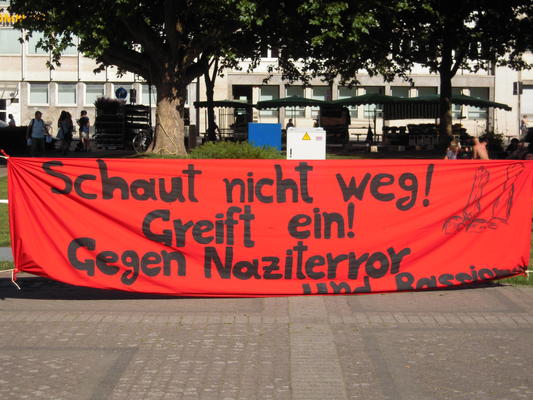 Transparent der Kundgebung gegen &quot;Widerstand Karlsruhe&quot; - Quelle: RDL/mc