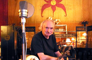 Holger Czukay in seinem Studio