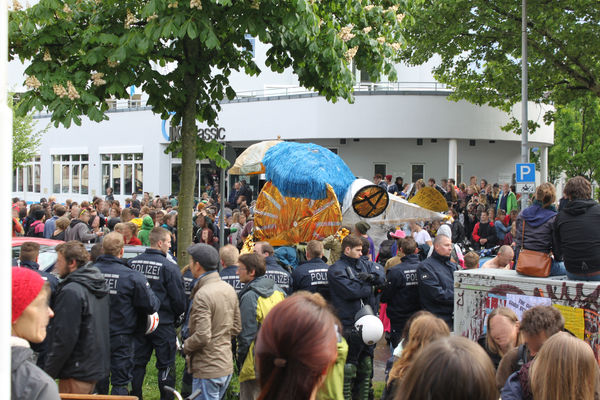 Volle Straße am 1. Mai 2014 trotz Allegemeinverfügung