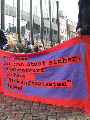 Demo gegen sogenannte sichere Herkunftsstaatenregelung in Bremen