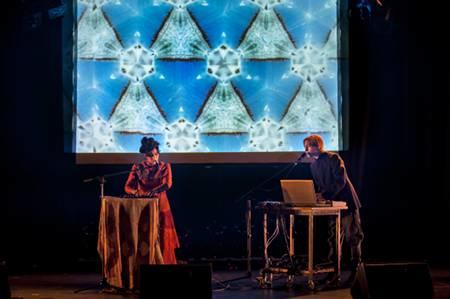 Foto von Pari San - einem Electro-Pop Duo der Sonderklasse