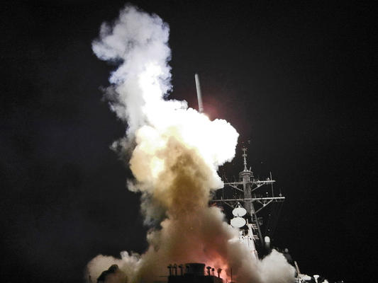 Abschuss eines Tomahawk-Marschflugkörpers von der USS Barry auf ein Ziel in Libyen