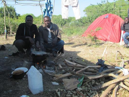Sudanesische Geflüchtete im &quot;Jungle&quot; von Calais