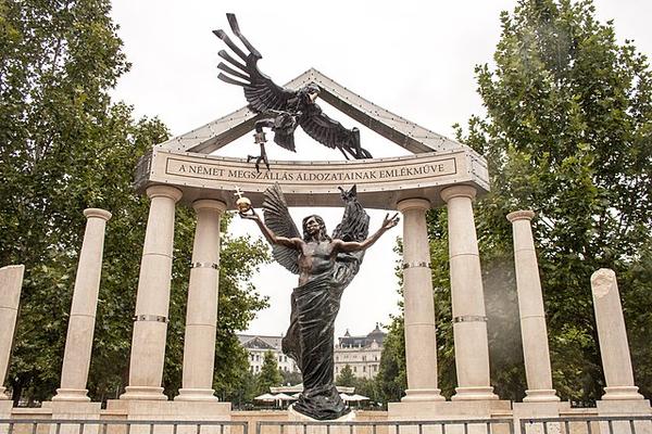 Ungarn, die verfolgte Unschuld? Denkmal auf dem Budapester Freiheitsplatz