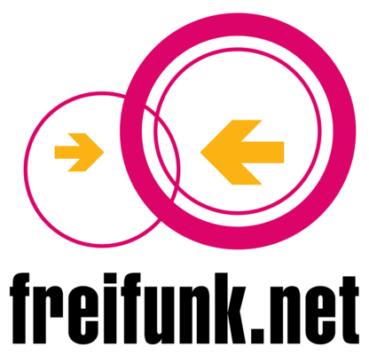 Das Logo von freifunk.net: Ein kleinerer Kreis mit dünner Linie links und zwei konzentrische Kreise rechts, der äußere ist dicker. Die Kreise überlappen sich und in den Kreisen ist jeweils ein gelber Pfeil, der auf den anderen Pfeil zeigt.
