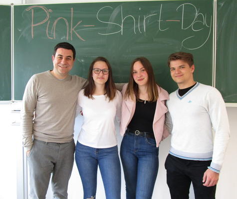 Unsere Interviewpartner aus dem Georg-Büchner-Gymnasium, von links nach rechts Philipp Brotz, Lara, Finja und Daniel
