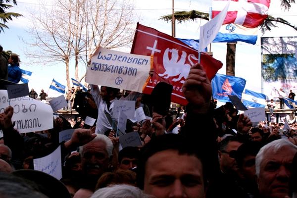 Bereits 2009 demonstrierten Tausende in Tiflis gegen die Regierung