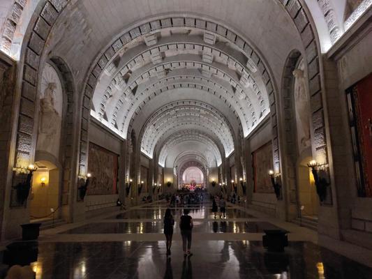 Tal der Gefallenen - Francoverehrung im Stile des Moskauer Metros