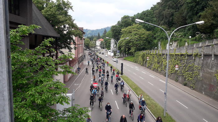 Fahrraddemo von Schlossbergringbrücke