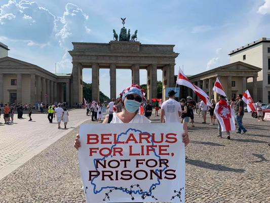 Demonstration der belarussischen Diaspora in Berlin am 9.08.2020, Tag der Präsidentschaftswahl. &quot;Belarus for Life, not for Prisons.&quot;