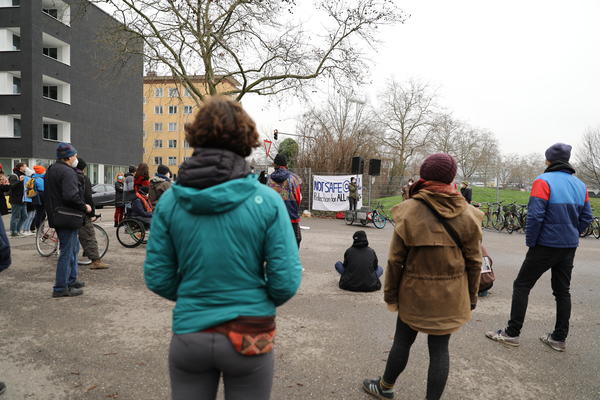 Mahnwache vor der LEA in Freiburg