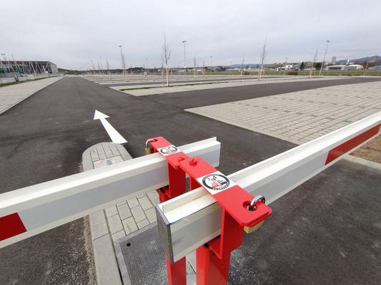 Querdenken verschlossener Stadionparkplatz