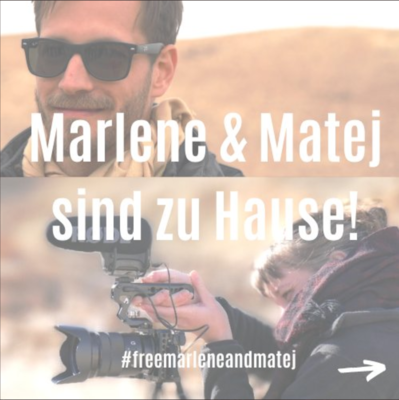 Quadratische Kachel: Oben Gesicht von Matej, unten Marlene mit Kamera bei der Arbeit. Hintergrund ist verschwobben, aber deutet auf eine erdige hin, mit eher weniger Flora. Marlene &amp; Matej sind zu Hause! steht darauf.