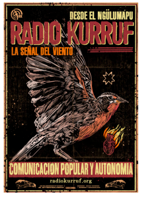 Das Logo von Radio Kurruf auf Chile: Ein Vogel mit roter Brust hebt seine Flügel. 