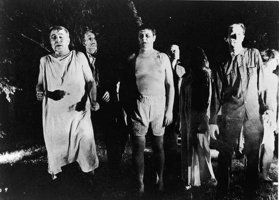 Zombies, wie sie im Film &quot;Night of the Living Dead&quot; dargestellt werden.