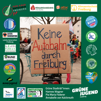 Schild auf Fahrrad: Keine Autobahn durch Freiburg. Am Rand viele Logos, u.a. von der Grünen Jugend