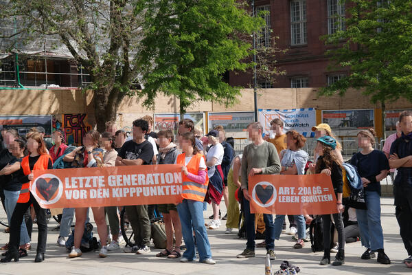 Solikundgebung mit &quot;Letzter Generation&quot; am 25.05.23 in Freiburg