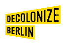 Schriftzug des Vereins &quot;DECOLOIZE BERLIN&quot; in Schwarz auf Gelb