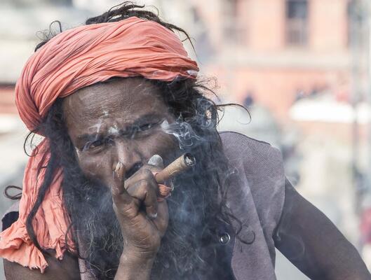 Rauchender Sadhu