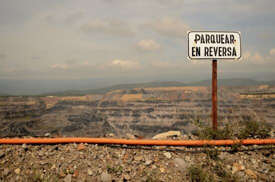 Blick in die offene Kohlemine über Tage in Cerrejón