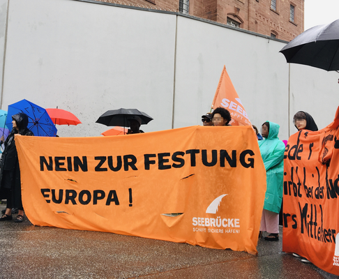 Banner: &quot;Nein zur Festung Europa&quot;