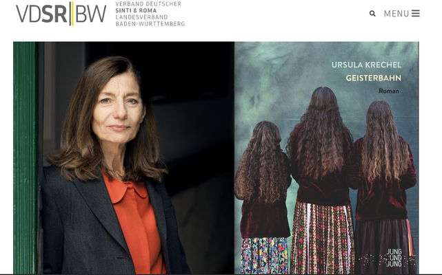 Montage: links Foto von Ursula Krechel. Sie lehnt an einem grünen Türrahmen, die Haare offen, rote Bluse und schwarzes Sakko. Rechts Titelbild ihres Romans Geisterbahn: Drei Mädchen/junge Frauen mit langen Haaren &amp; bunten Röcken nebeneinander von hinten 