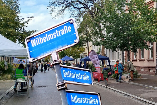 Colllage Schild und Stände