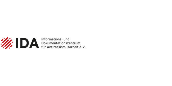 Logo von IDA, zeigt auf der linken Seite einen roten Kreis aus Strichen und Punkten. In der Mitte: IDA. Rechts die komplette Bezeichnung.