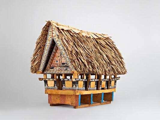 Das Modell eines offenen Holzhauses aus Mikronesien.