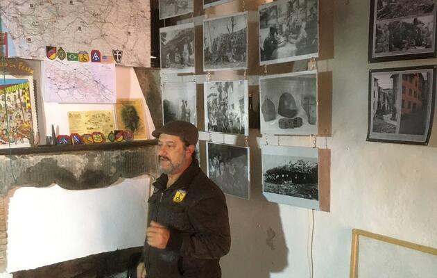 Der Historiker Louis de Oliveira in Barga im Museum