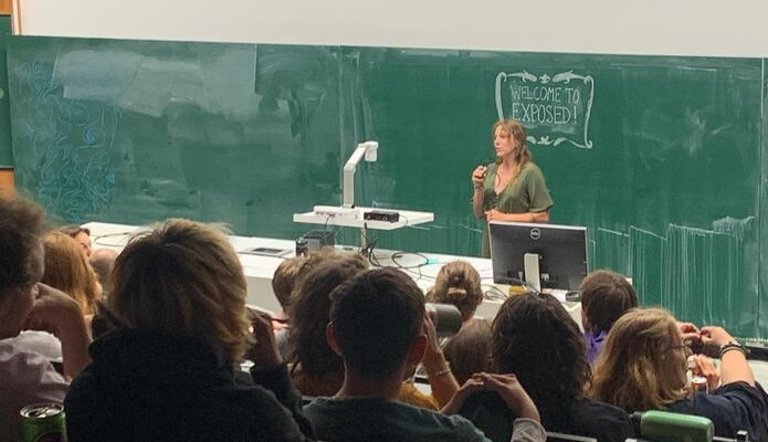 Kira moderiert die IndyPornFilmNight