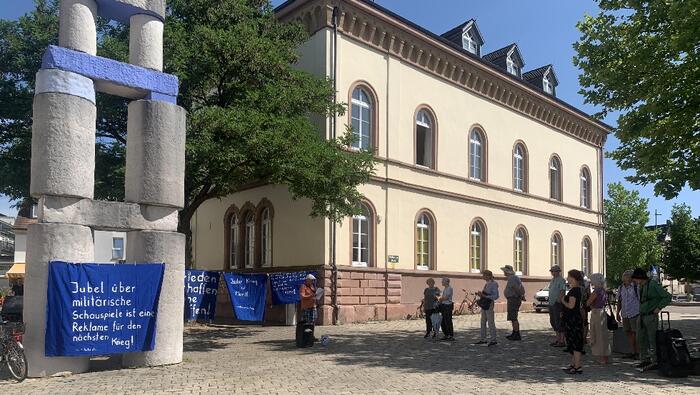 Kundgebung des Friedensrat Markgräflerland auf dem Markgräflerplatz in Müllheim