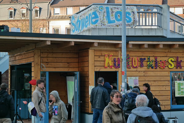 Kuturkiosk am Stühlinger Kirchplatz bei der Eröffnung am 19.03.2026