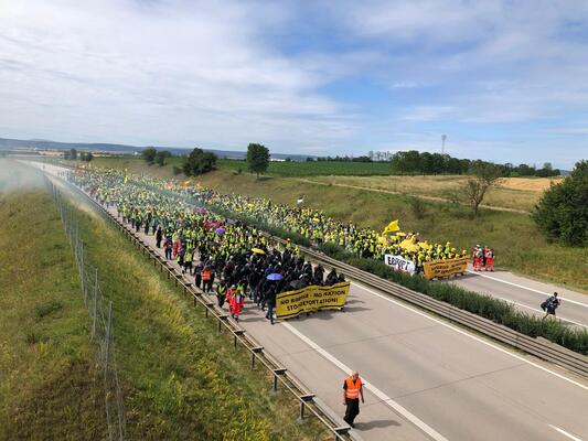 Aktivisti von Widersetzen auf der A71 Richtung Erfurt