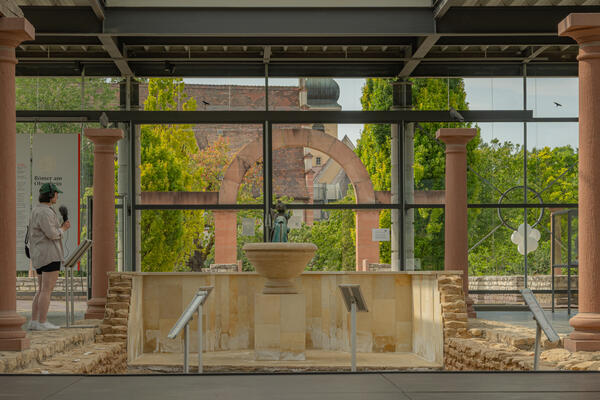 Altes römisches Wasserbecken