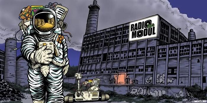 Astronau; dahinter Fabrik mit Radio Modu Banner