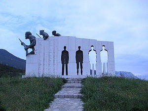  Gedenkstätte für deutsches NS Massaker in Distomo /Foto:John Nicolas Schweitzer(2007)