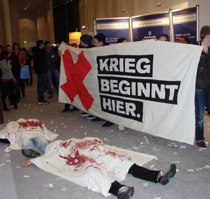 Antimilitaristischer Protest auf der Jobmesse. Foto: RDL