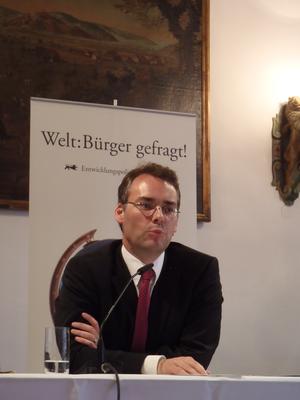 Minister Peter Friedrich im Historischen Kaufhaus am 27.04.2012. Foto: RDL