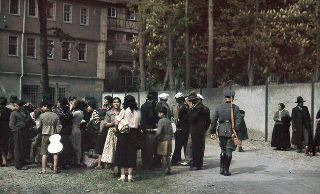 Bundesarchiv_R_165_Bild-244-47_Asperg_Deportation_von_Sinti_und_Roma