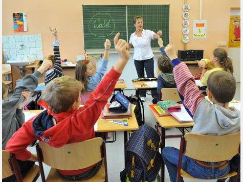 1242554292 Schule Schueler Klassenzimmer Lehrer 9 Jpg Radio Dreyeckland