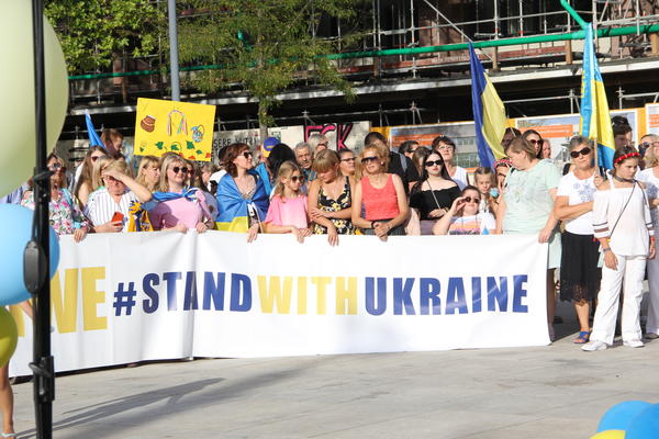 Kundgebung Freiburg -We stand with Ukraine Transpi