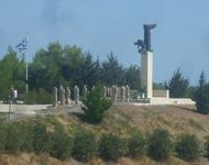  Gedenkstätte für die Opfer des Massakers von Viannos bei Amira, Kreta. 