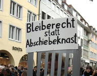 Abschiebeknast-Protest auf Freiburger Demo: „Für ein humanitäres Bleiberecht! Stoppt die Abschiebungen! (15. März 2014) “