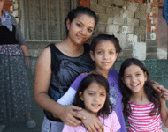 Die Kinder einer von Konstanz nach Mazedonien im Mai 2014 abgeschobenen Familie
