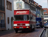 WäglerInnen fahren auf den Freiburger Rathausplatz