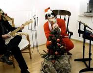 Santa Klaus zelebriert eine düstere Weihnacht