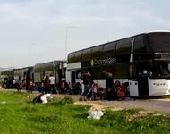 Busse mit Geflüchteten in Katsika